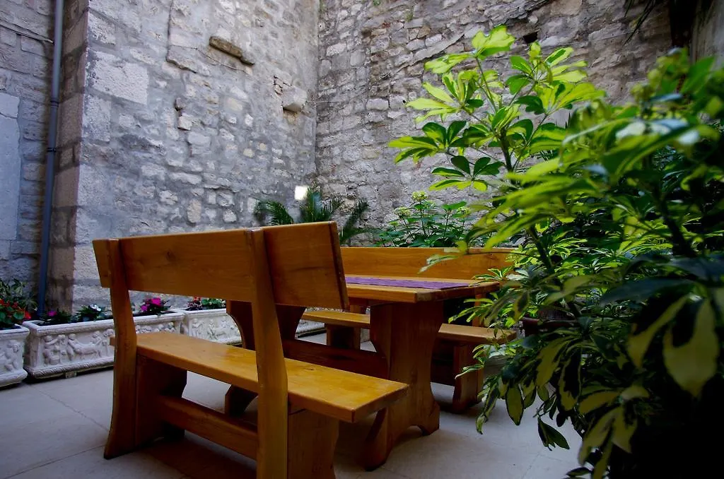 Appartement Palace Stafileo Trogir Kroatië