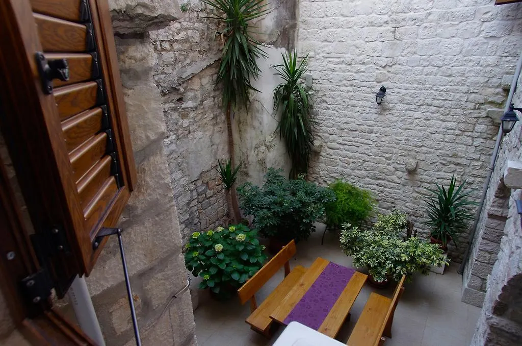 Apartment Palace Stafileo Trogir