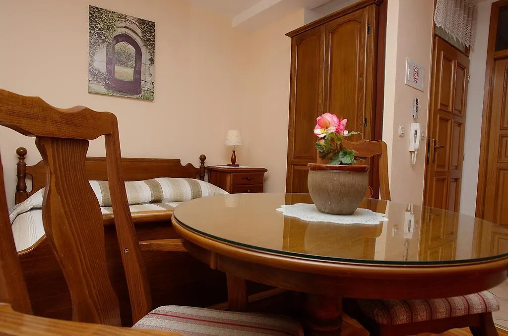 Apartment Palace Stafileo Trogir
